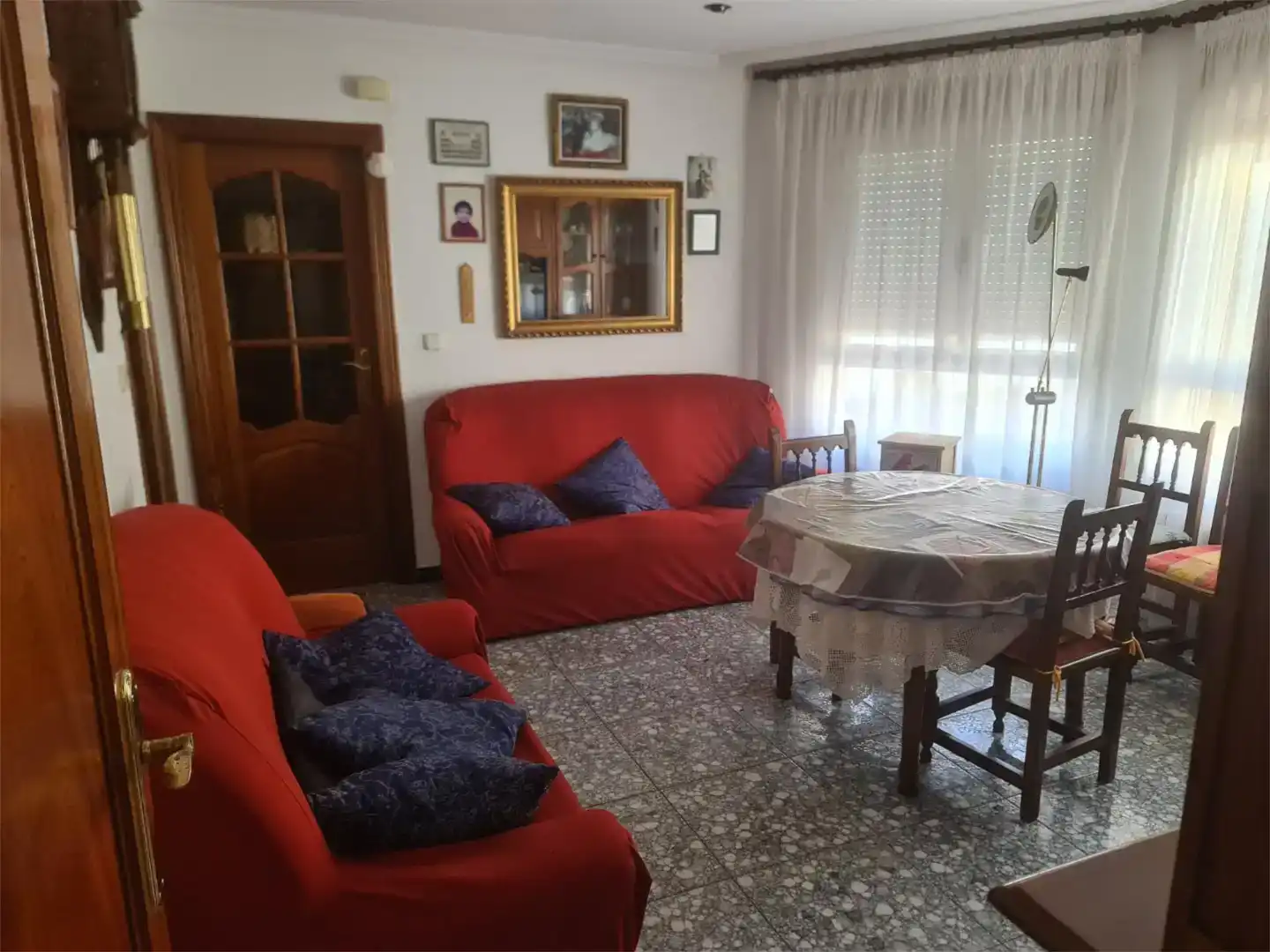 Sala d'estar de Casa adosada en venda en Sahagún