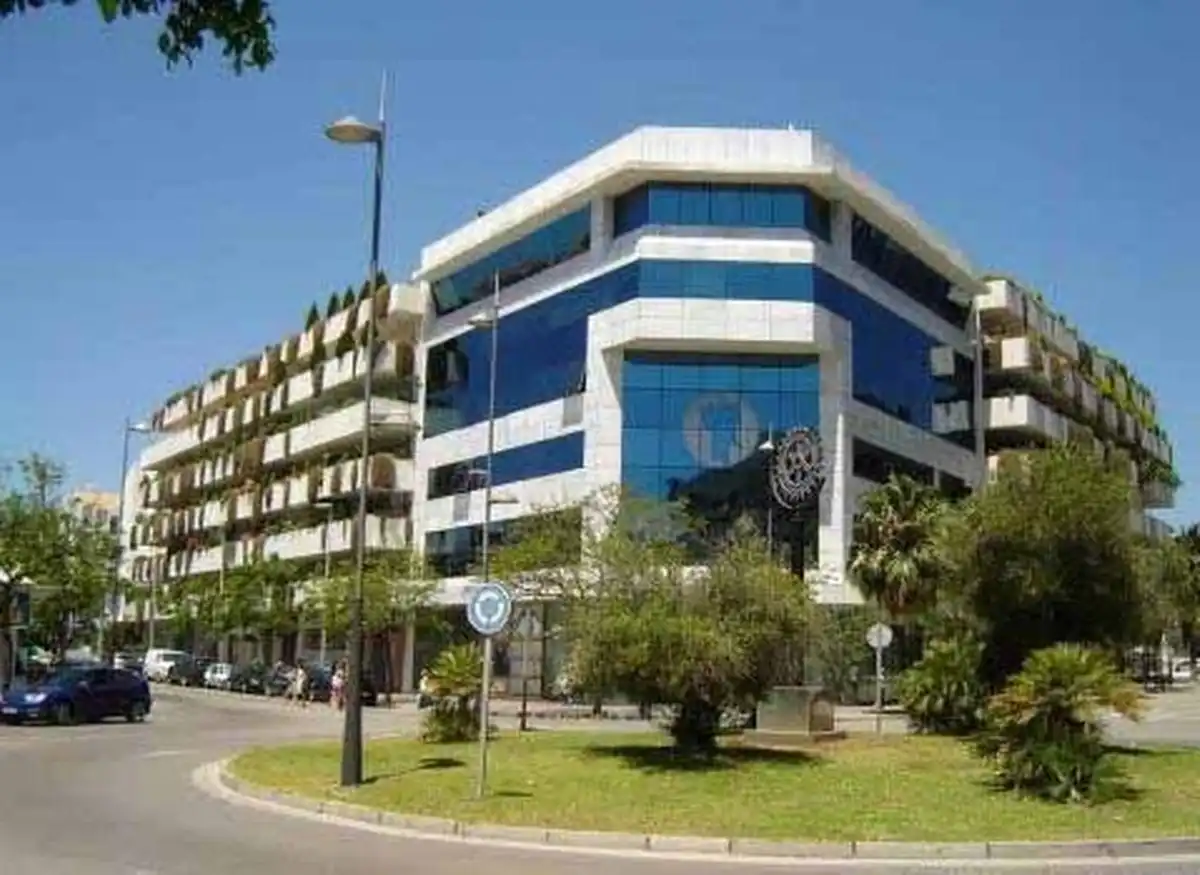 Außenansicht von Büro zum Verkauf in Marbella mit Klimaanlage