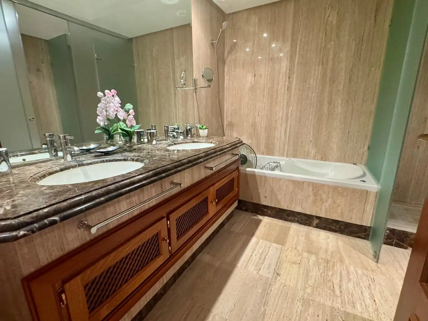Baño de Apartamento en venta en Estepona con Aire acondicionado, Terraza y Piscina