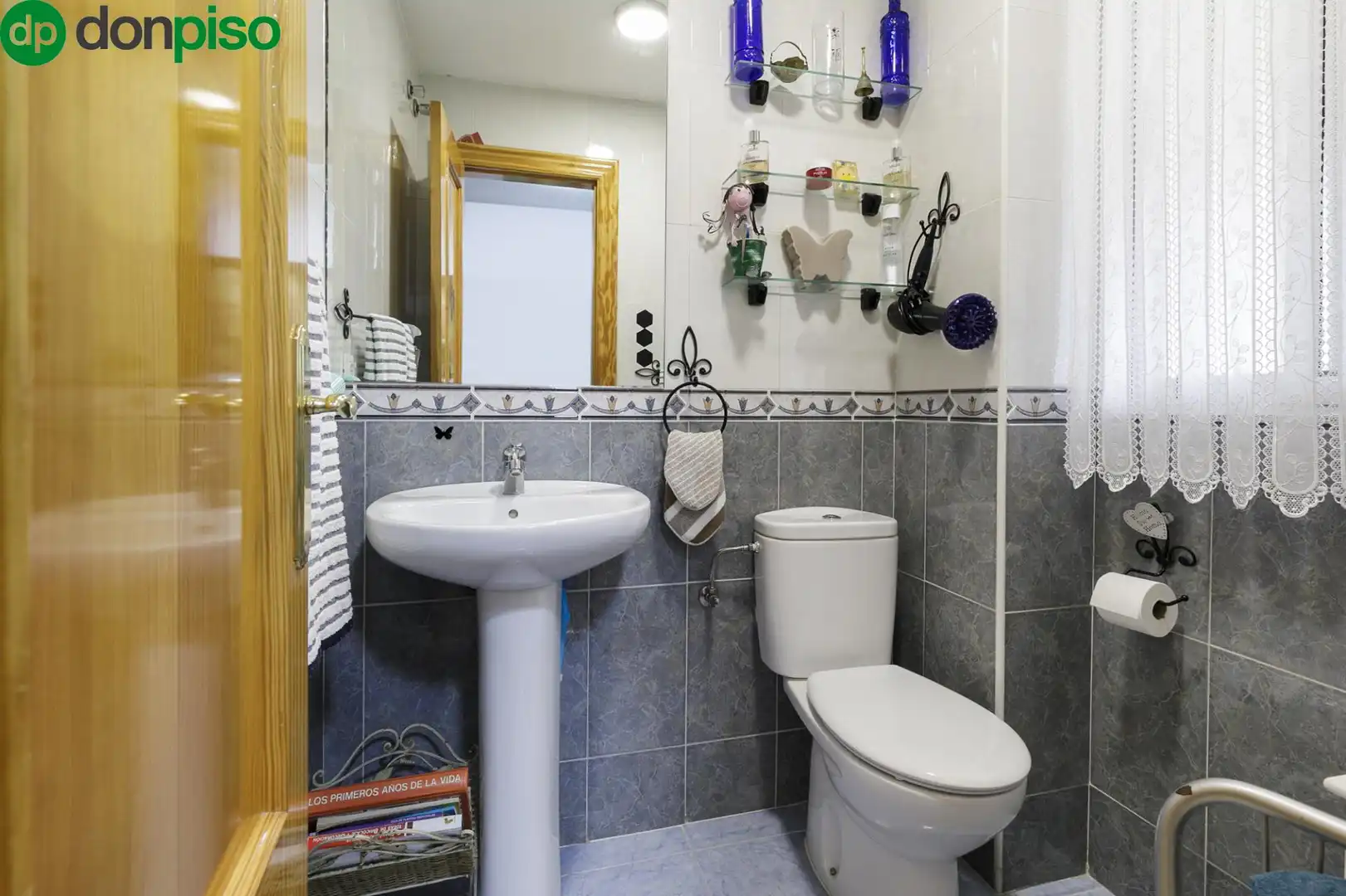 Baño de Casa adosada en venta en Vegas del Genil con Terraza y Piscina comunitaria