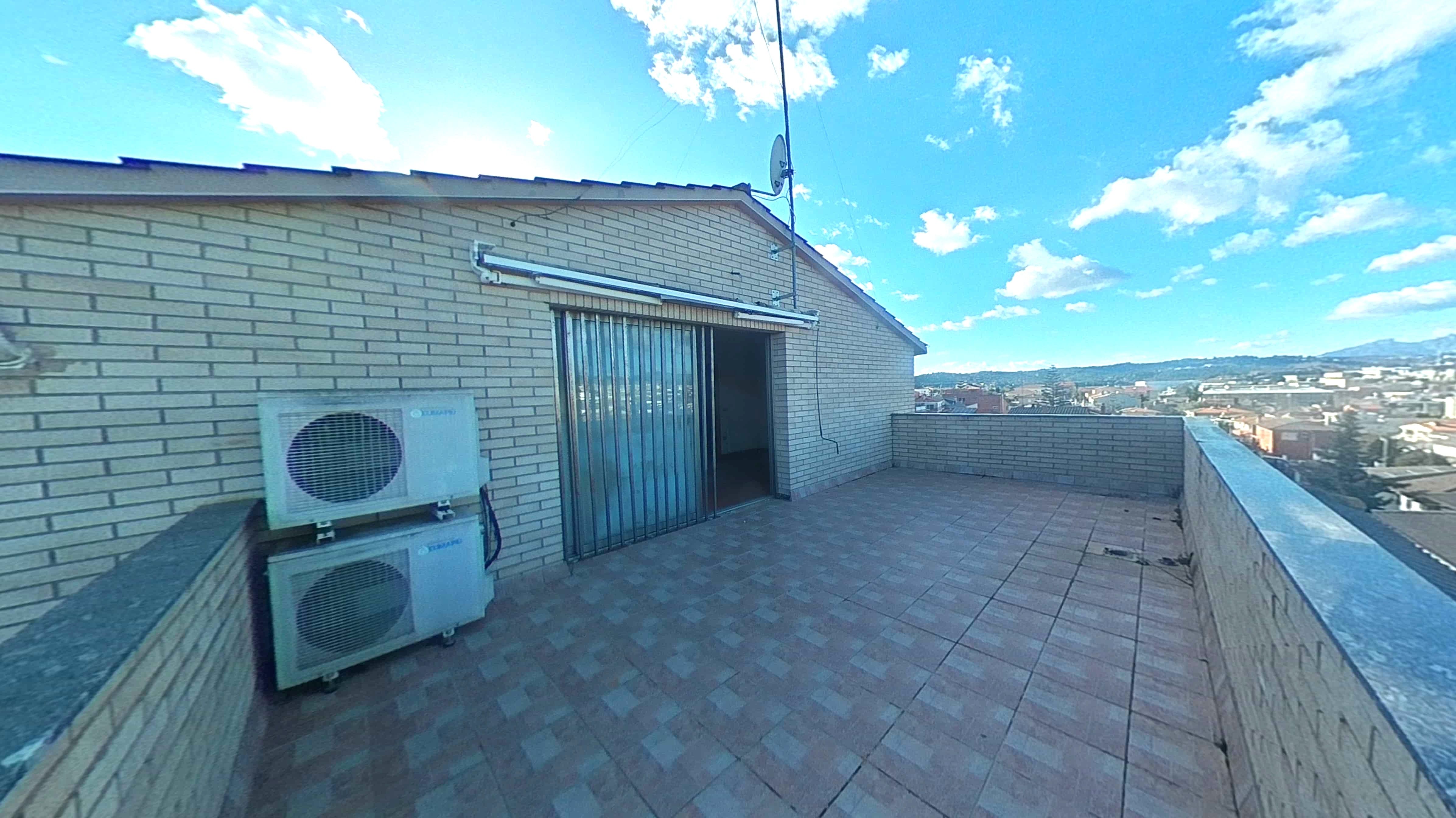 Terraza de Casa adosada en venta en Terrassa con Aire acondicionado, Calefacción y Jardín privado