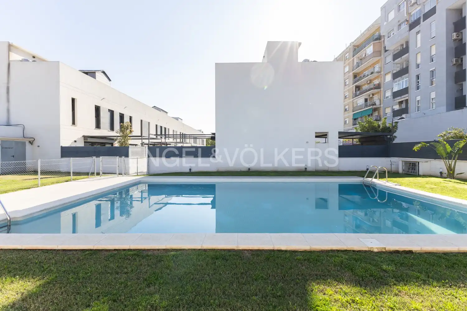Piscina de Casa o chalet en venta en Valencia con Aire acondicionado, Calefacción y Jardín privado