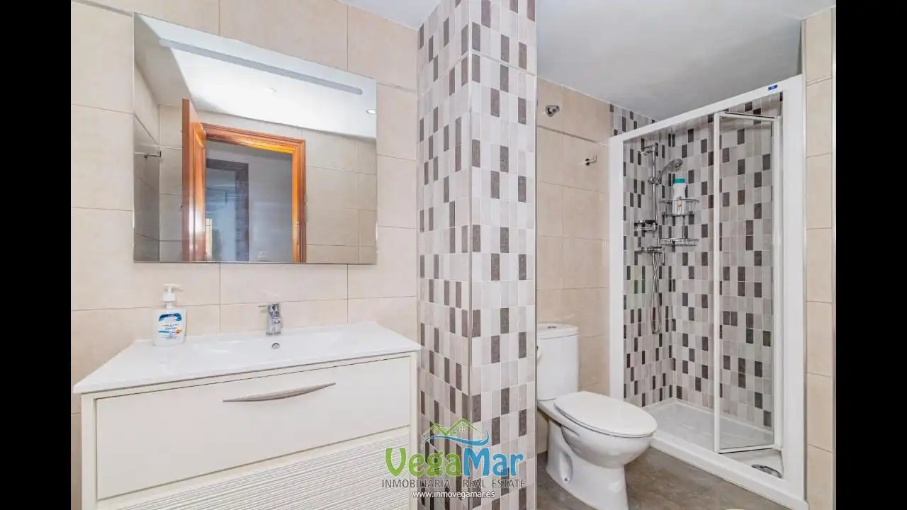 Badezimmer von Erdgeschoss zum Verkauf in Almuñécar mit Terrasse und Möbliert