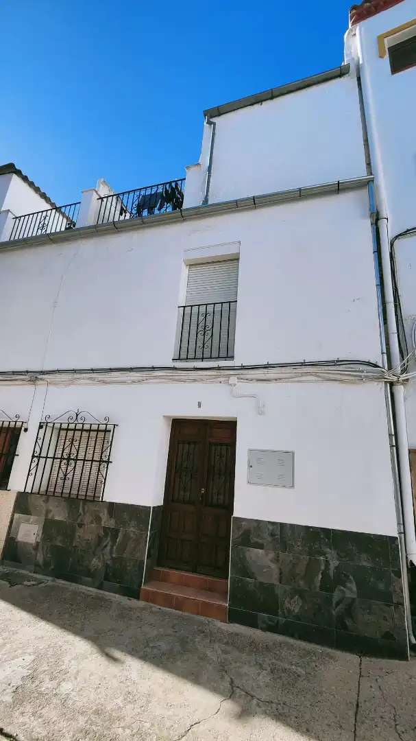 Vista exterior de Casa adosada en venda en Benaoján amb Terrassa