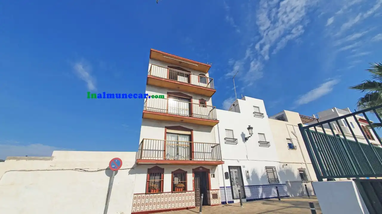 Vista exterior de Casa o chalet en venta en Almuñécar con Terraza