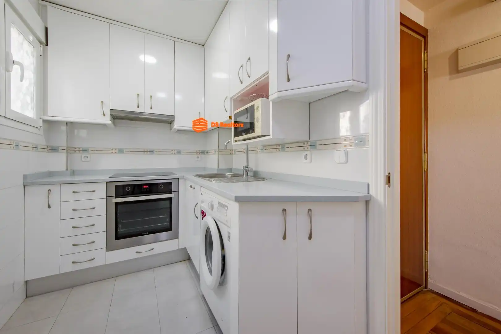 Kitchen of Flat for sale in Madrid  with Air Conditioner, Heating and Parquet flooring