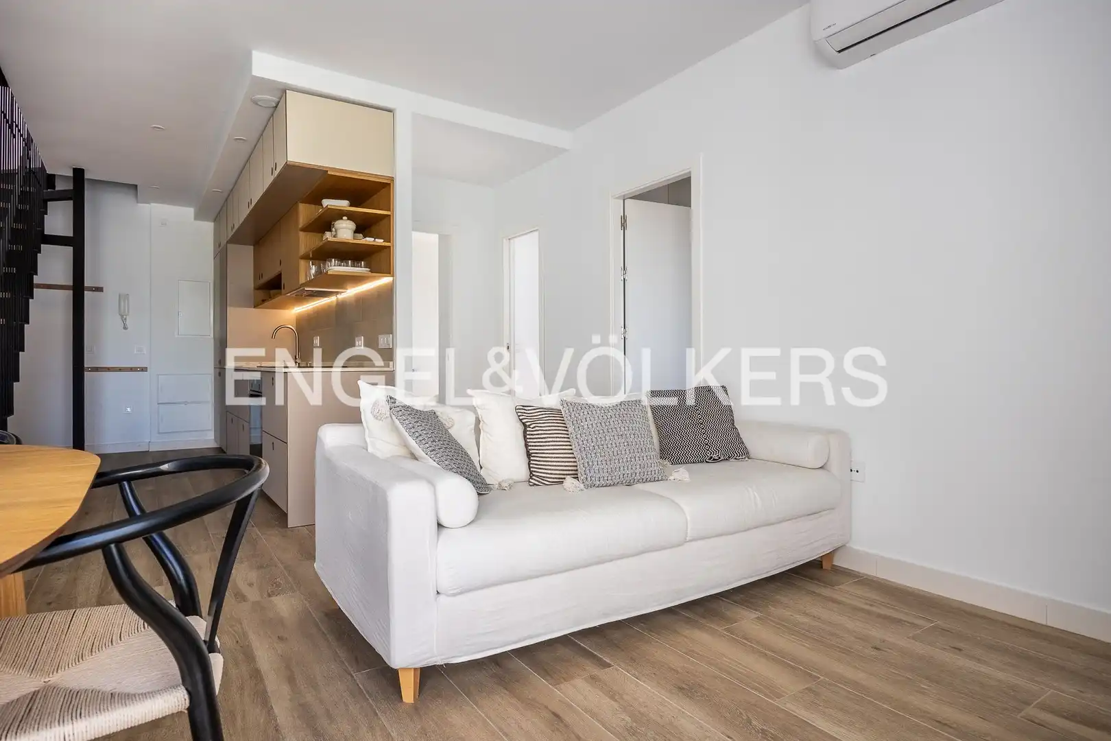 Living room of Duplexes for sale in Sevilla  with Air Conditioner, Heating and Terrace