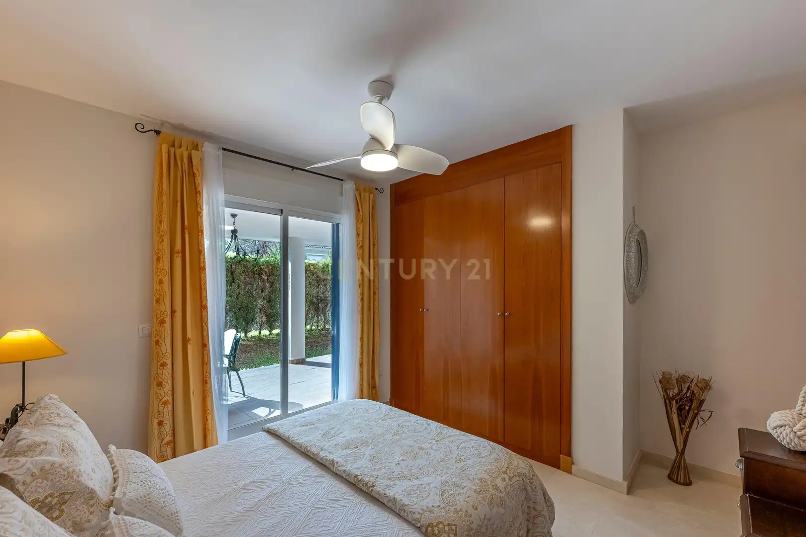 Dormitori de Pis de lloguer en Marbella amb Aire condicionat, Jardí privat i Piscina comunitària