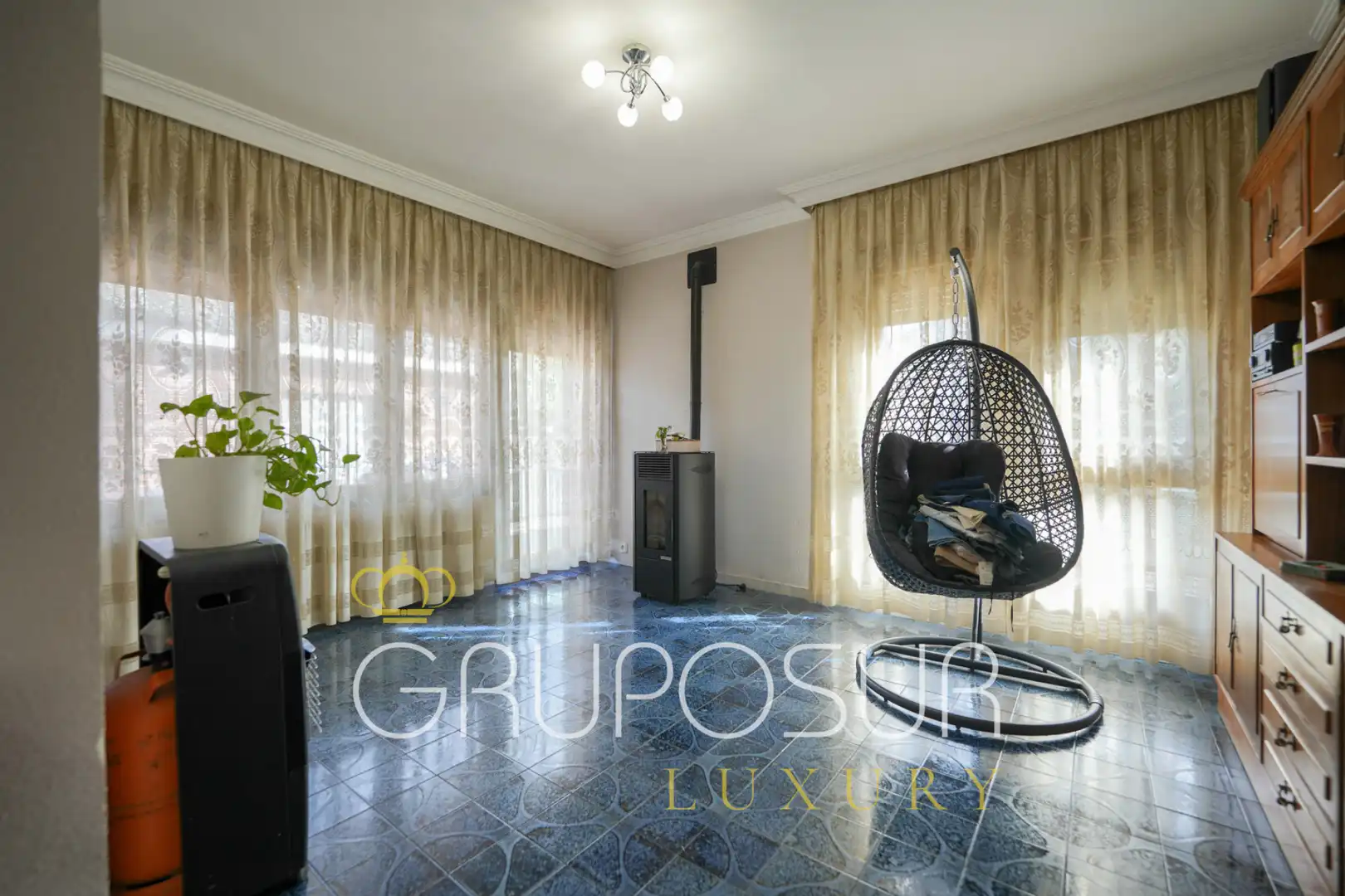 Sala d'estar de Casa o xalet en venda en Valladolid amb Calefacció, Jardí privat i Terrassa