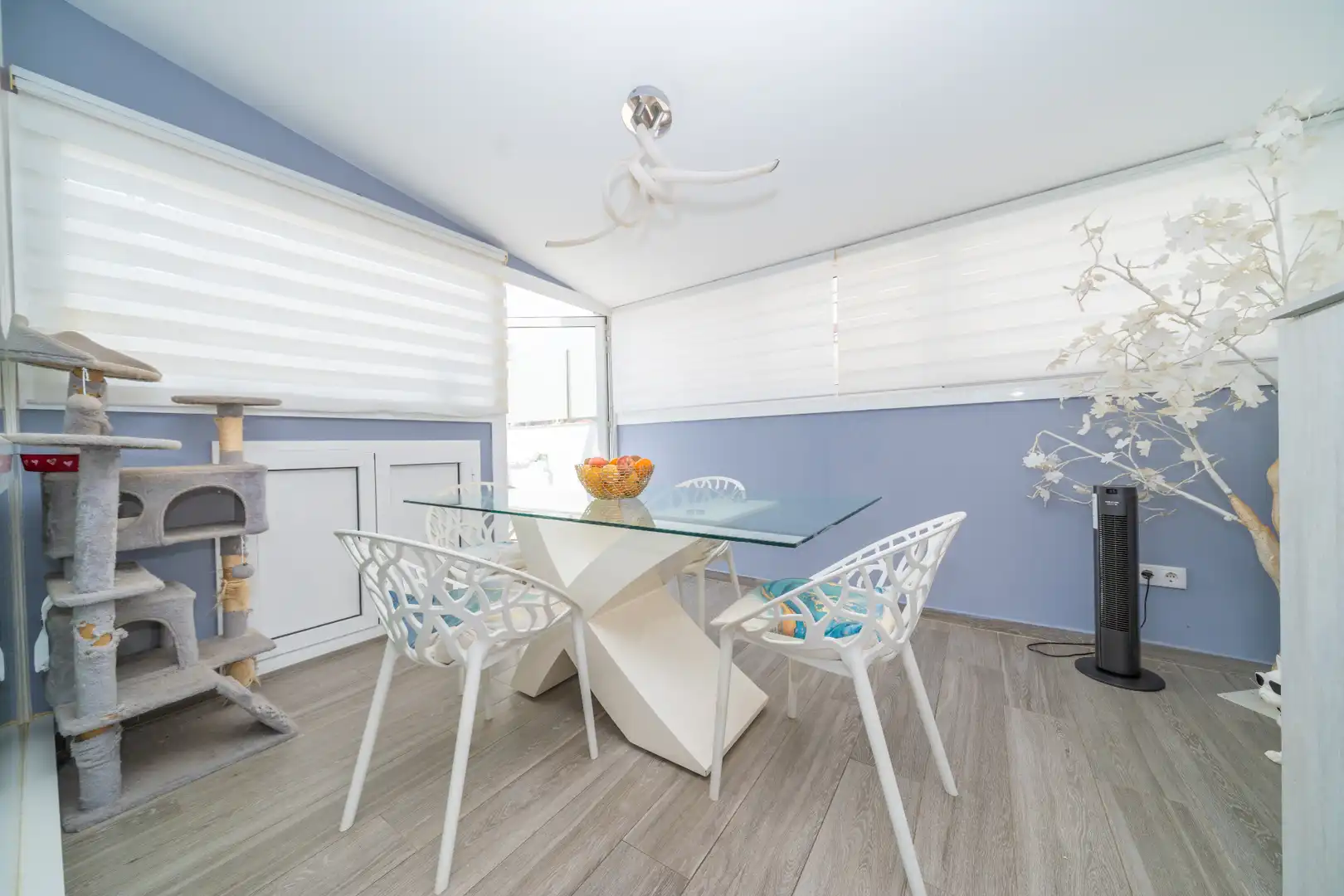 Esszimmer von Dachboden zum Verkauf in Calella mit Klimaanlage, Terrasse und Schwimmbad
