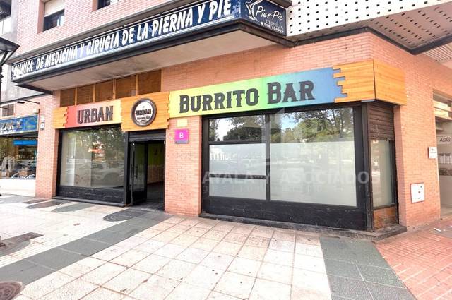 Local comercial en Venta en Avenida Reina Victoria Eugenia en Alameda
