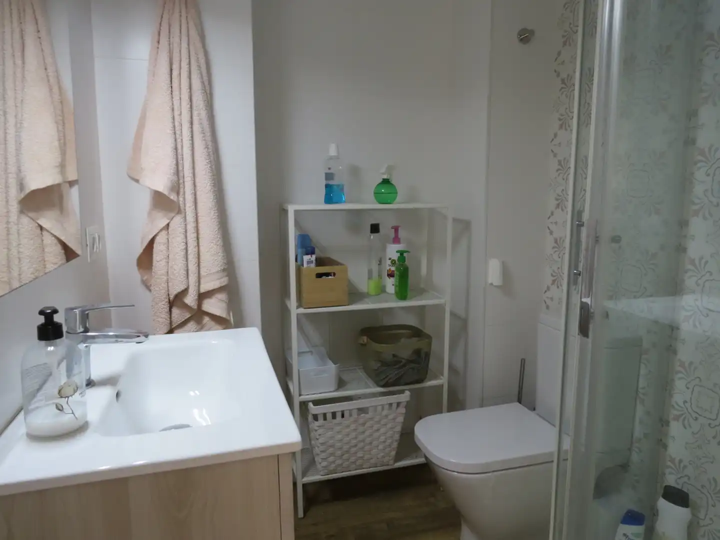 Badezimmer von Wohnung zur Miete in Sant Andreu de Llavaneres mit Klimaanlage, Heizung und Parkett