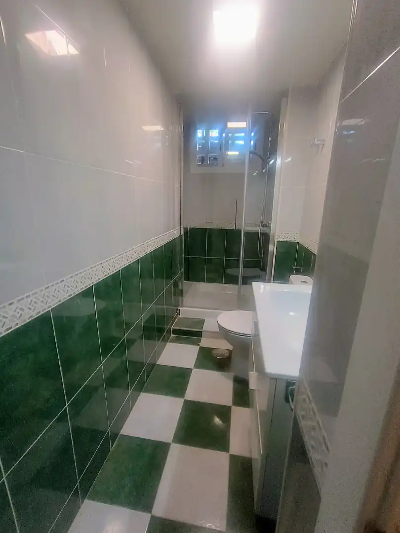 Bathroom of Flat for sale in Madrid
