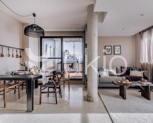 Sala d'estar de Apartament de lloguer en  Madrid Capital amb Aire condicionat, Terrassa i Moblat