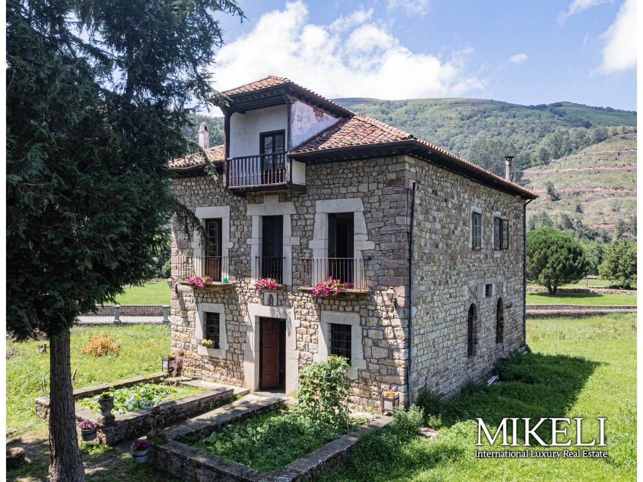 Vista exterior de Casa o xalet en venda en Ruente amb Calefacció, Jardí privat i Parquet