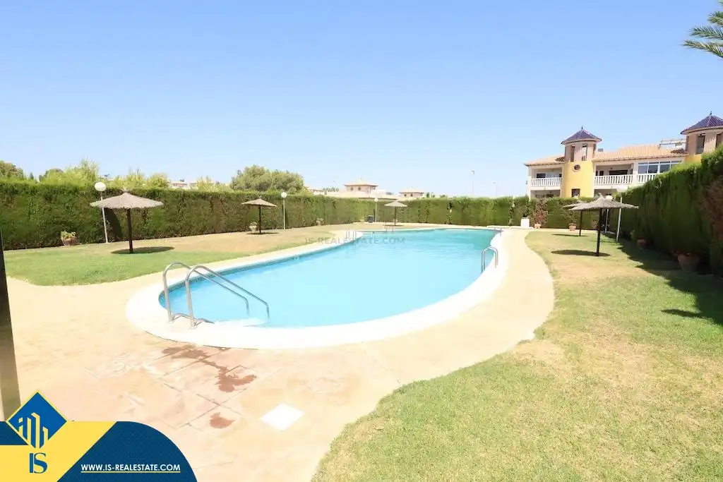 Piscina de Pis de lloguer en Orihuela amb Aire condicionat, Terrassa i Moblat