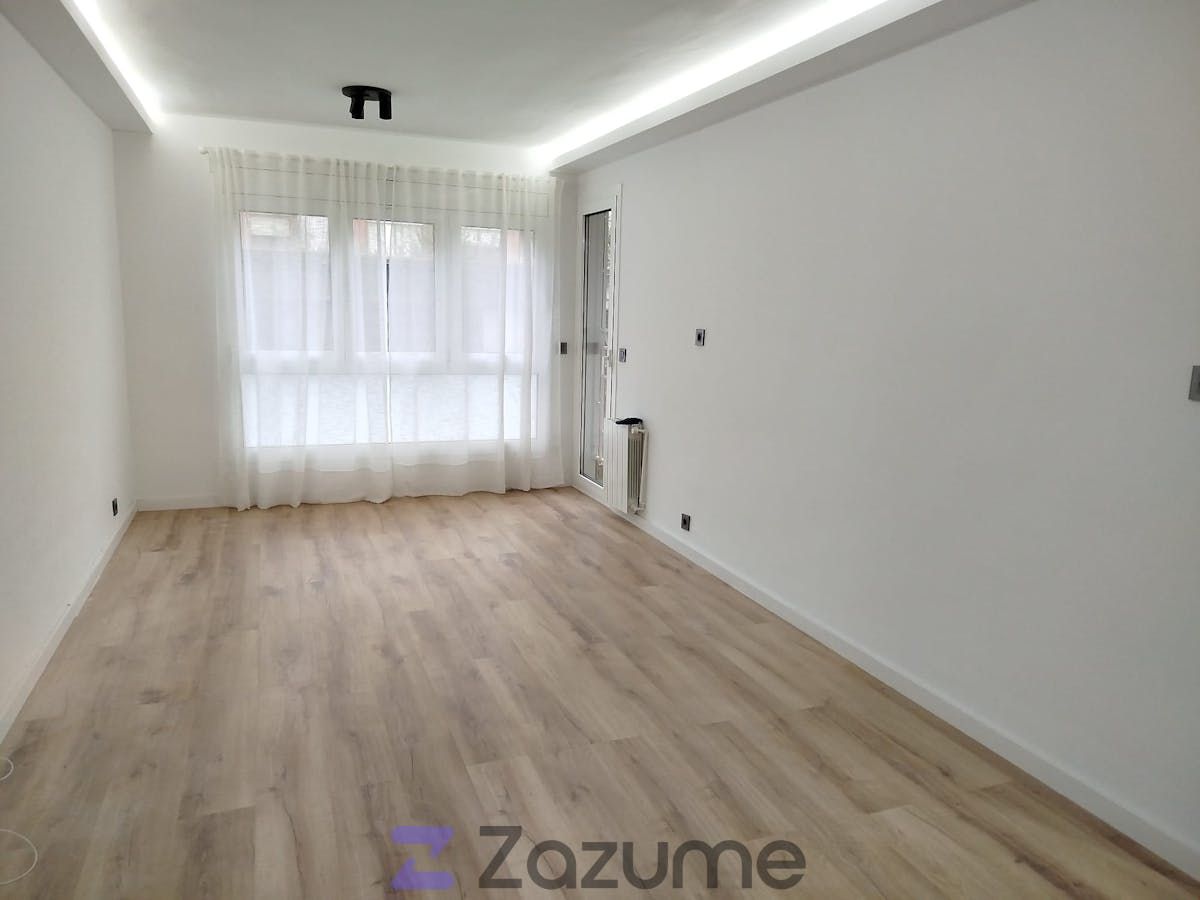 Sala d'estar de Pis de lloguer en Badalona amb Aire condicionat, Calefacció i Forn