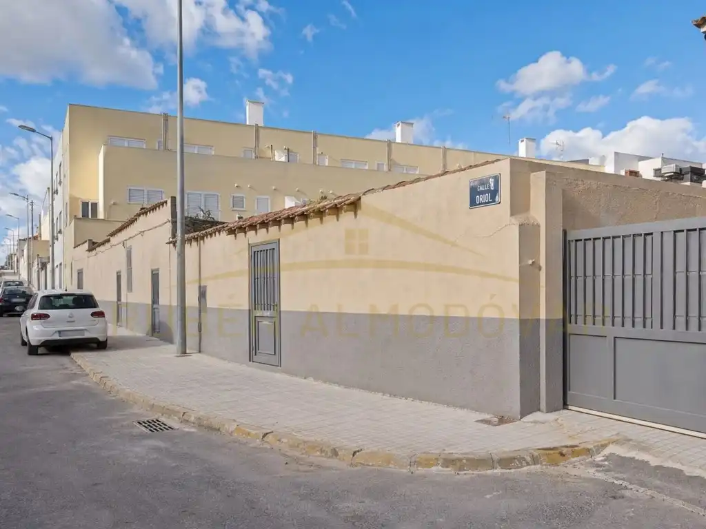 House for sale in Calle Oriol 4