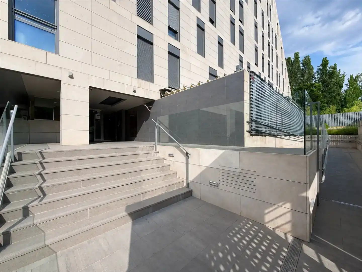 Vista exterior de Dúplex en venda en  Madrid Capital amb Aire condicionat i Piscina