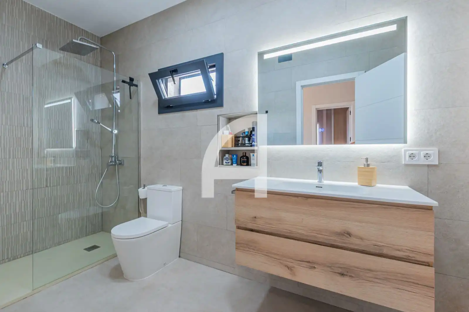 House with balcony for sale in Eduard Corbella, de, imagen 30