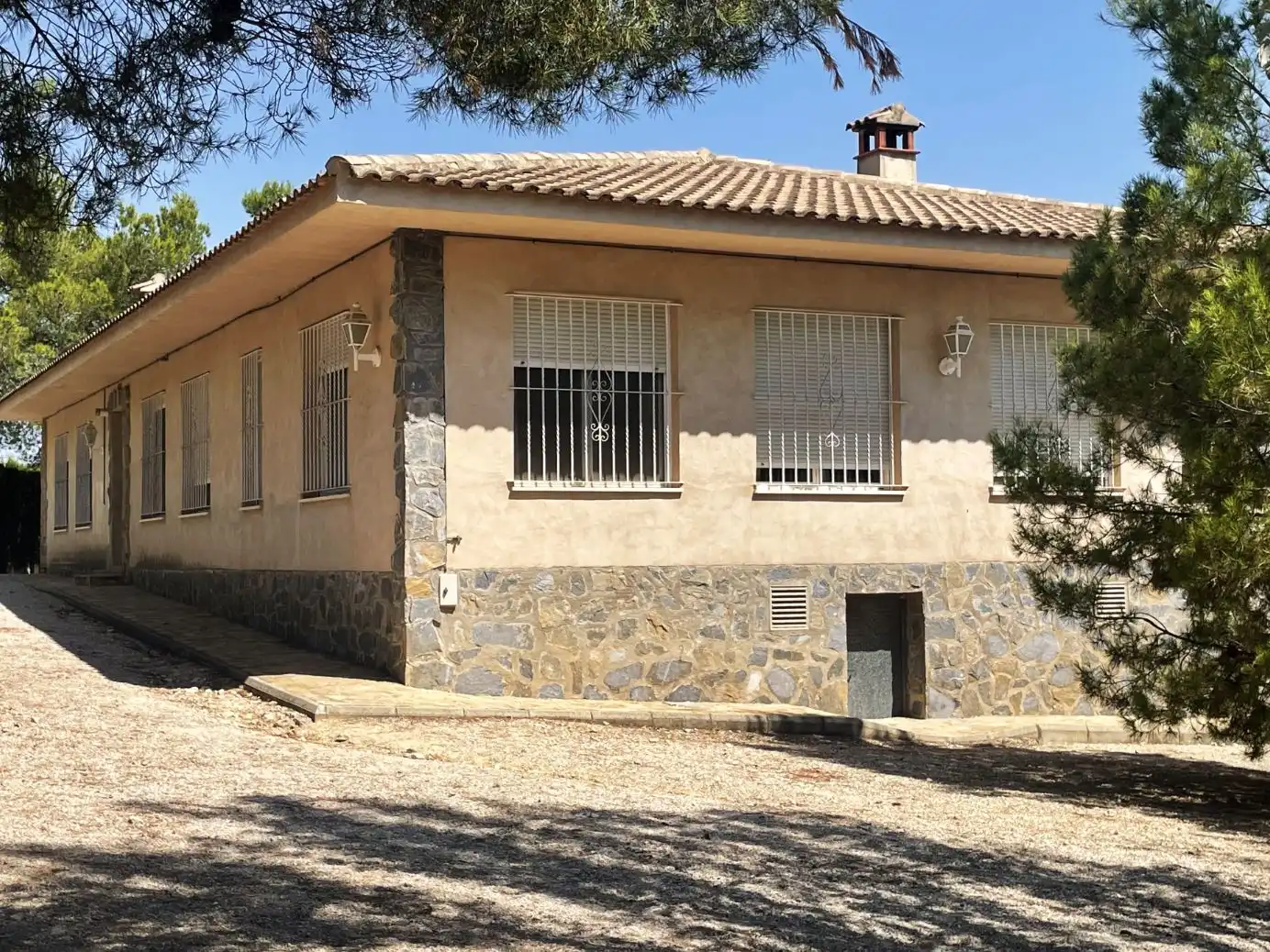 Vista exterior de Casa o xalet en venda en Cocentaina amb Aire condicionat, Terrassa i Piscina