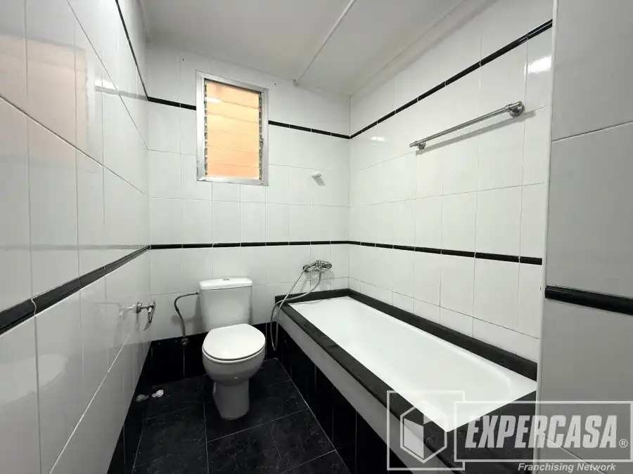 Bany de Casa o xalet en venda en Riba-roja de Túria amb Aire condicionat i Terrassa