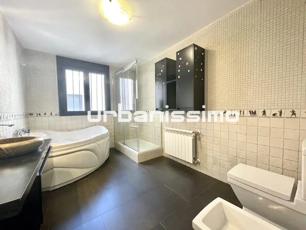 Flat for rent in Calle de Granada, Pacífico