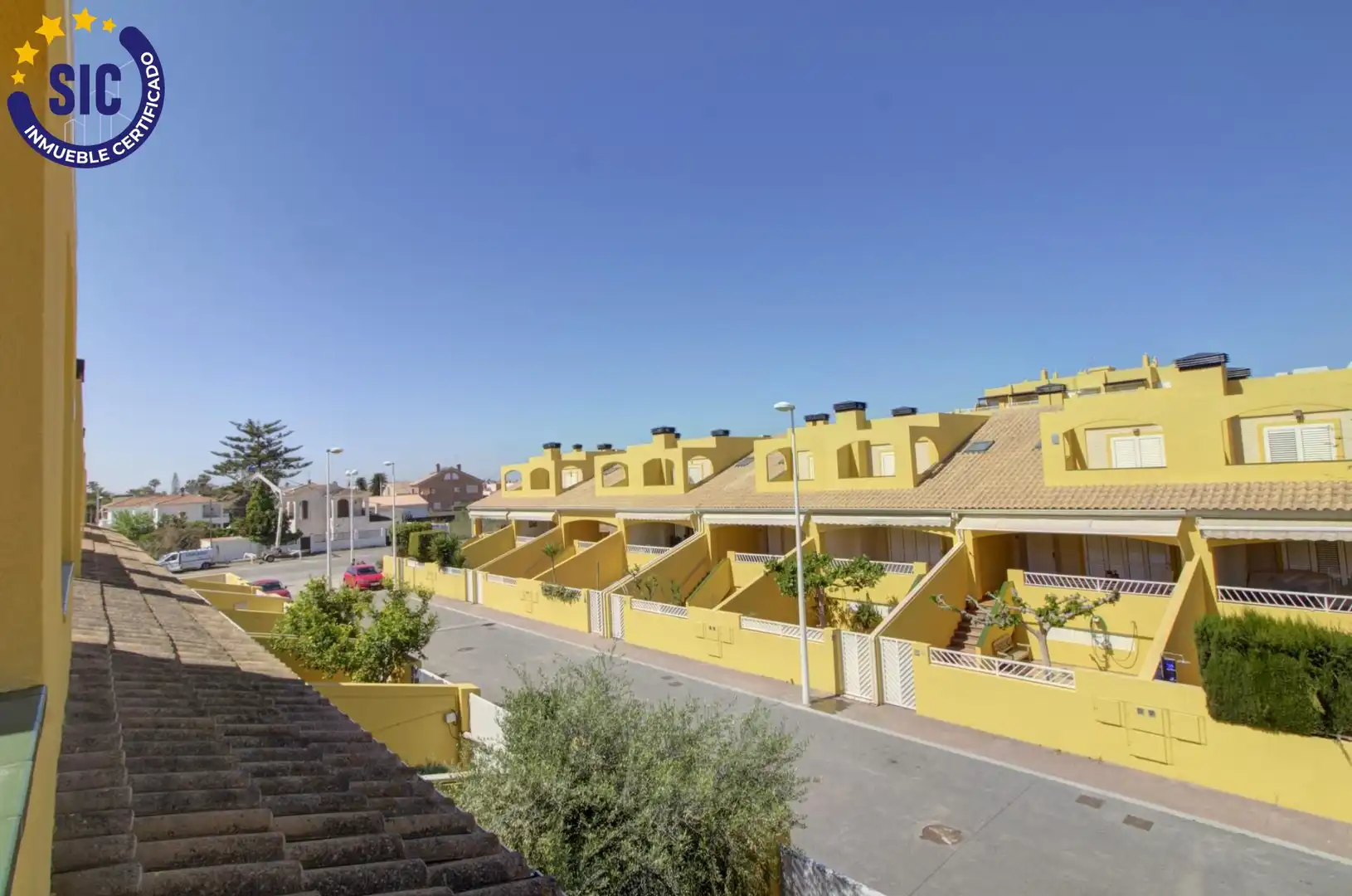 Vista exterior de Casa adosada en venda en Sagunto / Sagunt amb Aire condicionat, Calefacció i Jardí privat