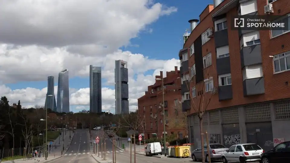 Habitación en Almenara -Ventilla