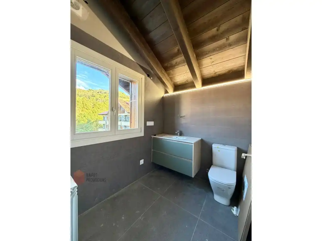 Badezimmer von Dachboden zum Verkauf in Camprodon