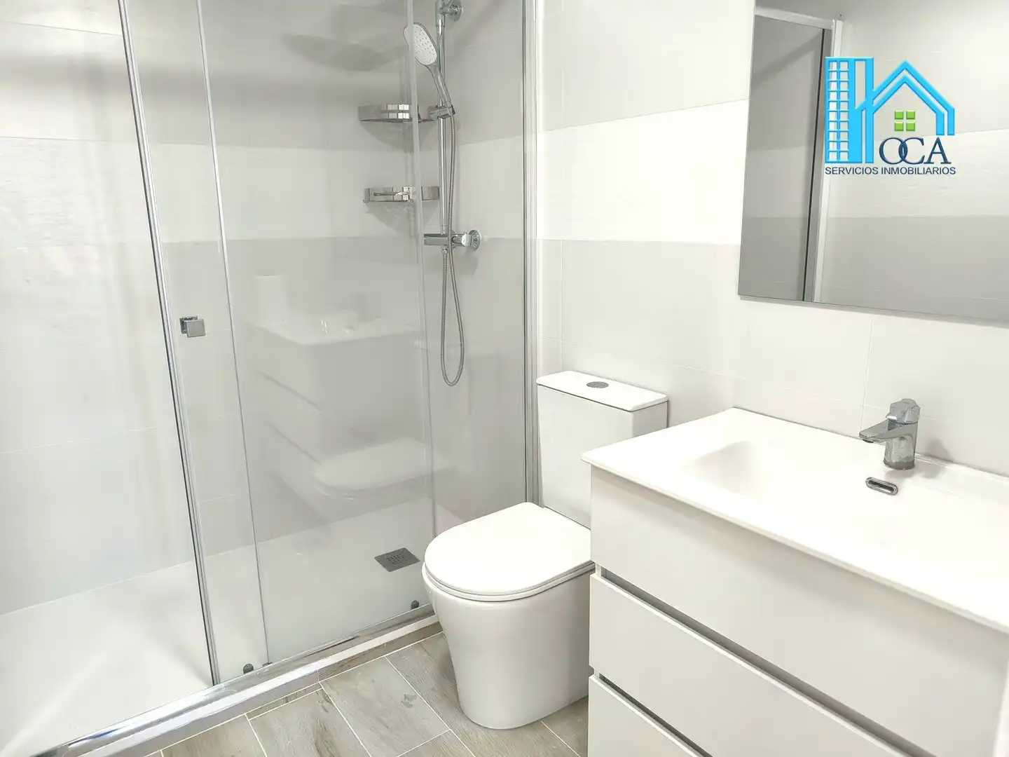 Baño de Piso en venta en Móstoles con Aire acondicionado, Jardín privado y Piscina comunitaria