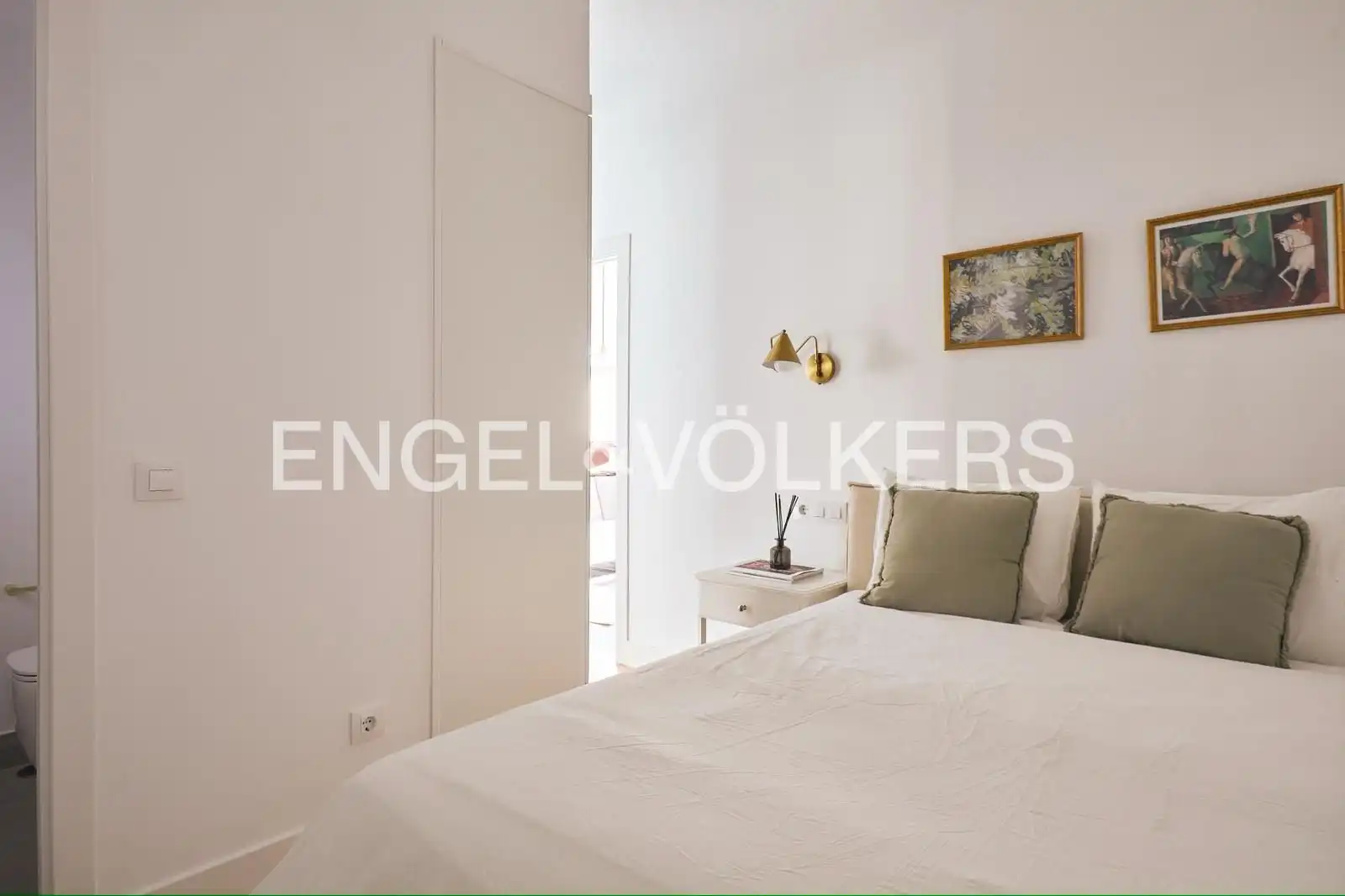 Bedroom of Flat for sale in Madrid  with Air Conditioner, Heating and Balcony