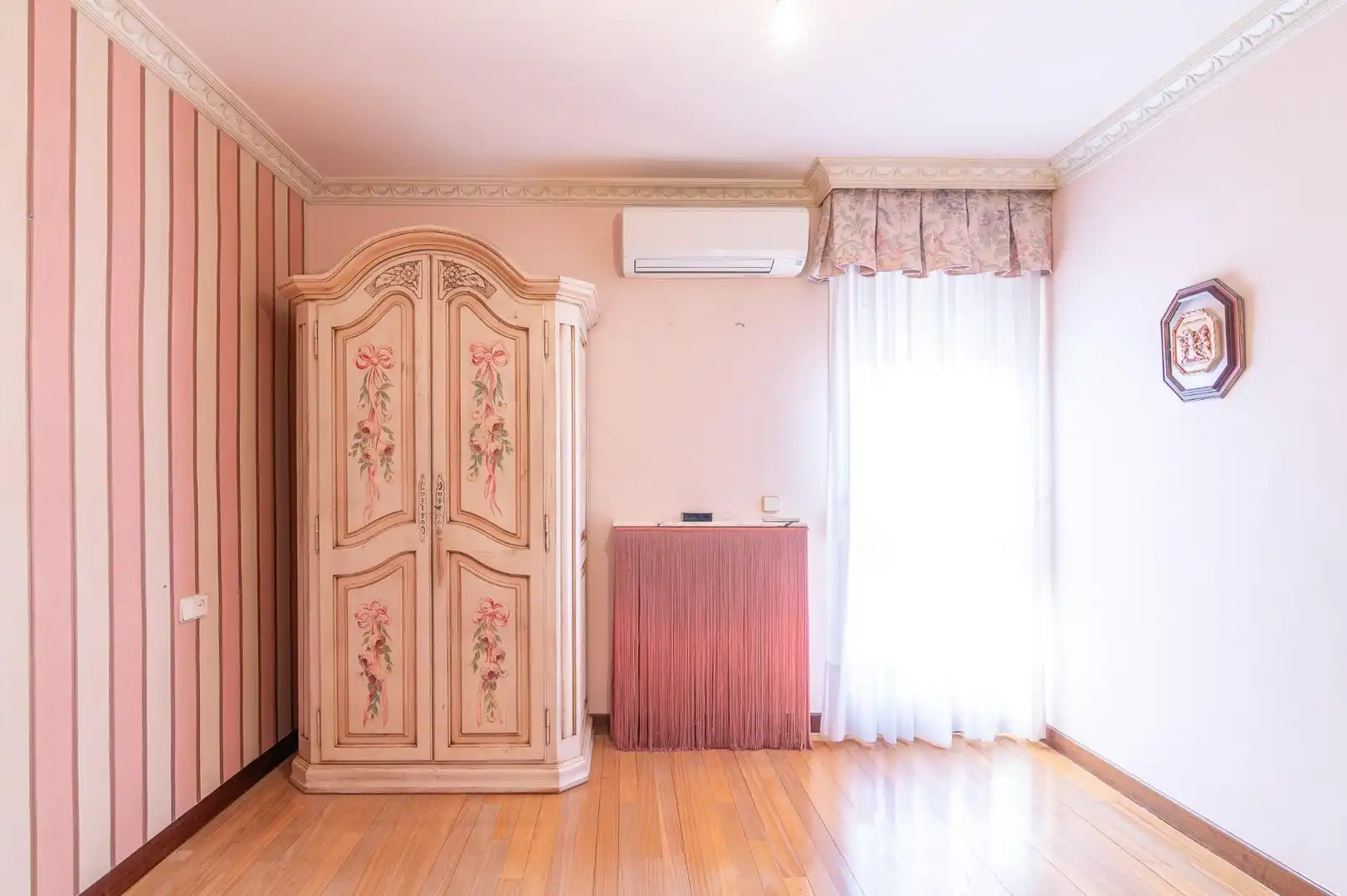Schlafzimmer von Einfamilien-Reihenhaus zum Verkauf in Valle de Egüés / Eguesibar mit Klimaanlage, Heizung und Privatgarten