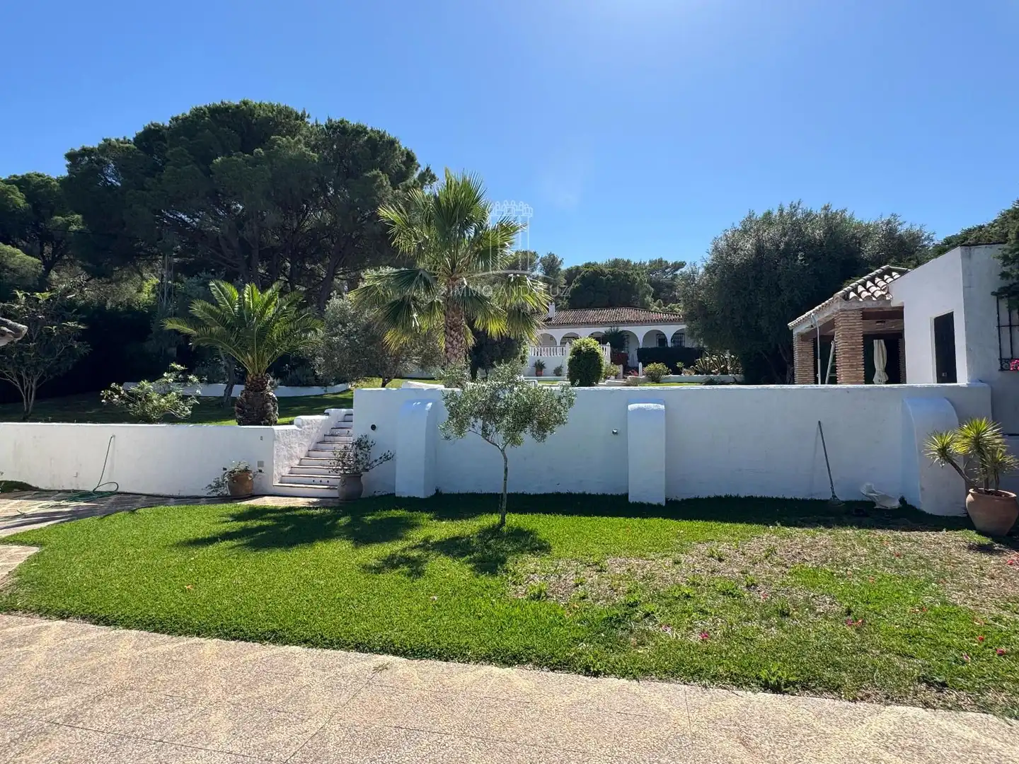 Vista exterior de Casa o xalet en venda en Vejer de la Frontera amb Aire condicionat i Piscina