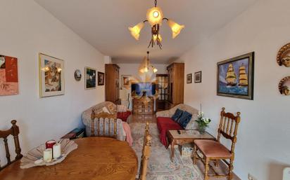 Sala d'estar de Pis en venda en Sanxenxo amb Terrassa i Balcó