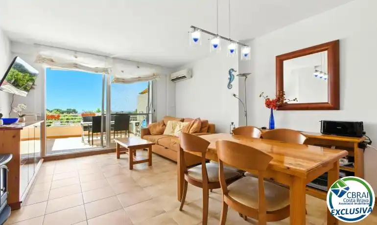Vista exterior de Àtic en venda en Empuriabrava amb Calefacció, Jardí privat i Moblat
