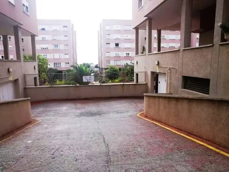 Aparcamiento en alquiler en Pintor Felo Monzon 33