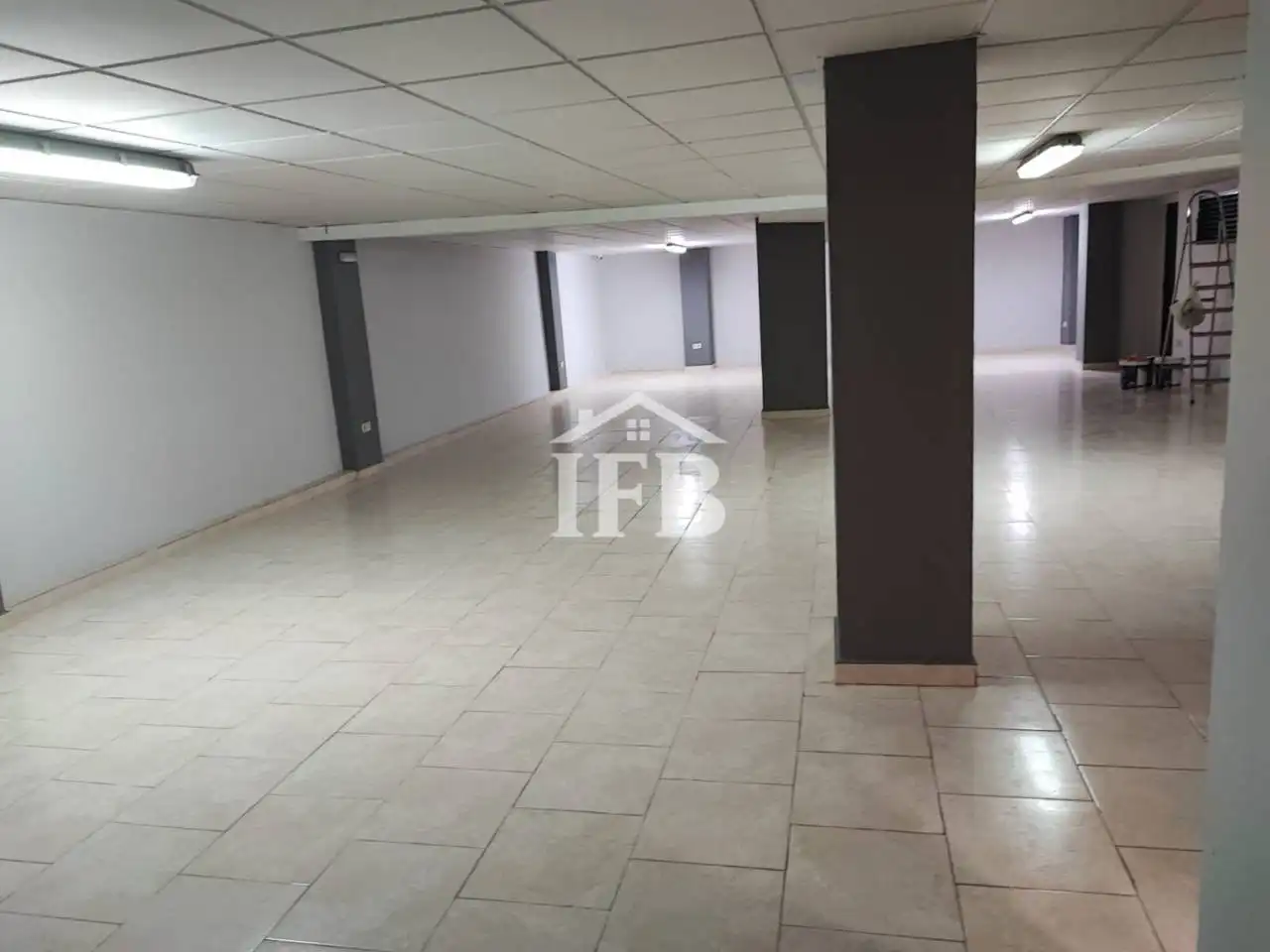 Local comercial en venta en Avenida Augusto Vázquez, imagen 3