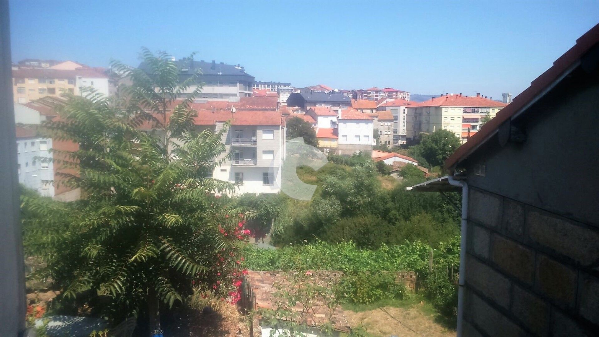 Casa adosada en venda en Ourense Capital  amb Jardí privat