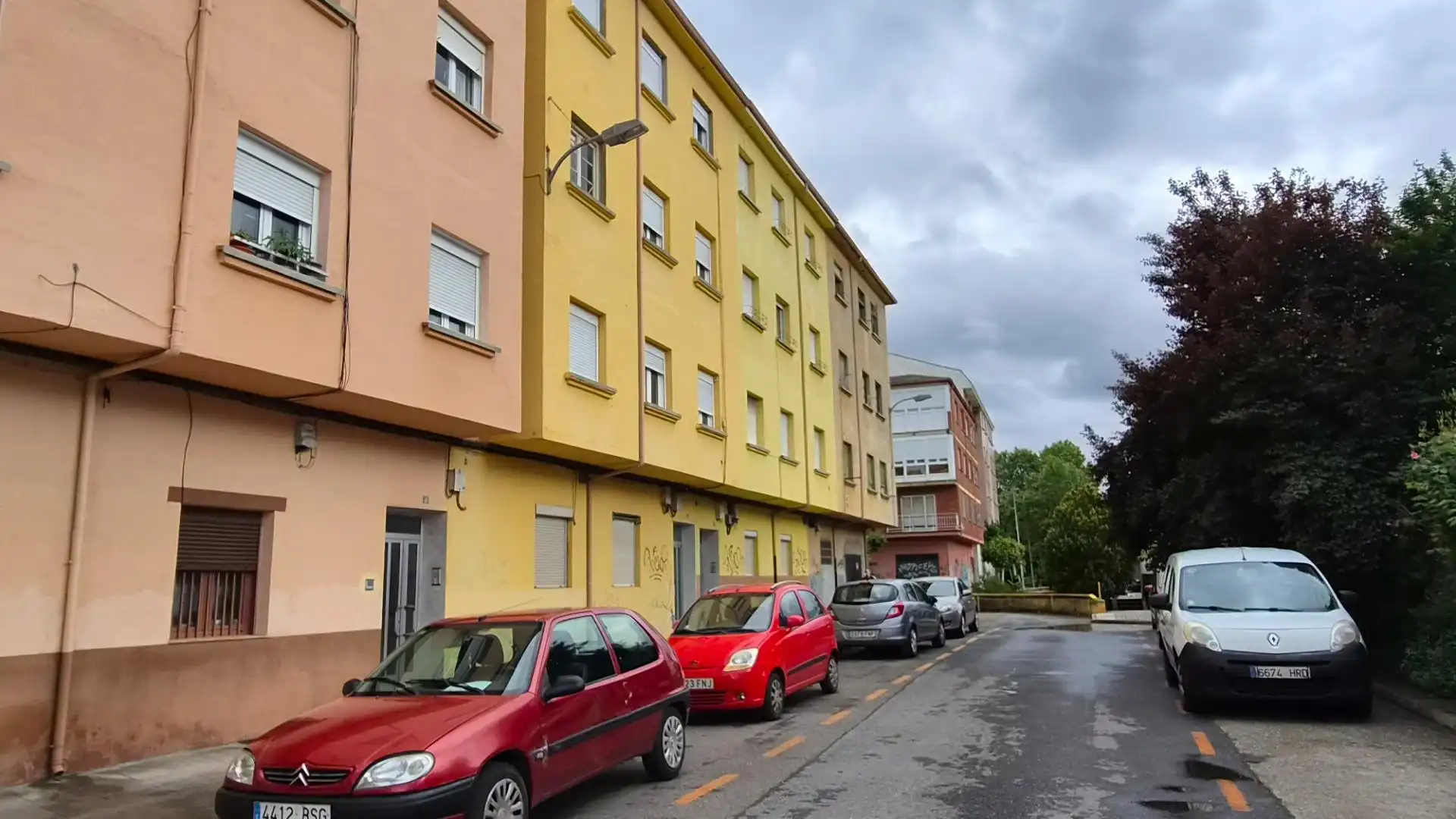 Vista exterior de Edifici en venda en Ponferrada