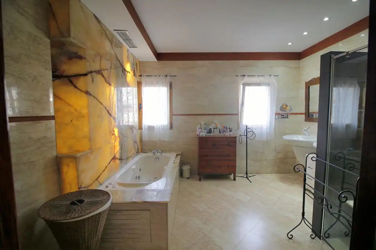 Chalet con piscina en venta en Avenida Manuel Mena Palma 50, imagen 45
