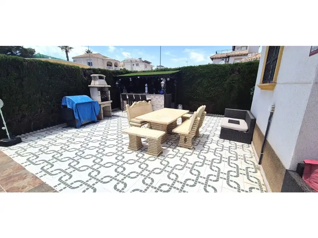 House with pool for sale in Poligono F-2 Filipinas Oeste, imagen 9