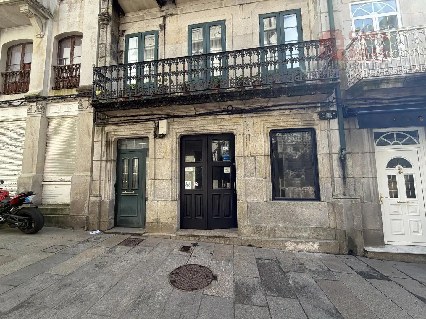 Vista exterior de Local de alquiler en Cangas 