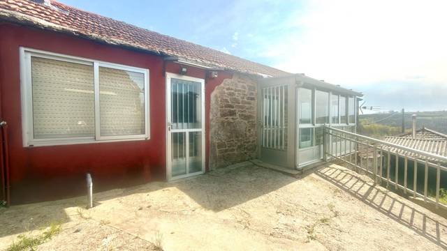 Casa-chalet en Venta en Lugar CUBELOS-DOZÓN  en Dozón