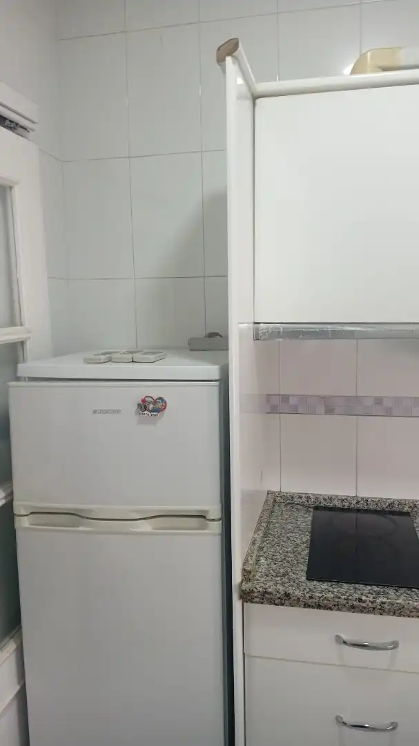 Cuina de Pis de lloguer en Sevilla amb Aire condicionat, Rentadora i Balcó