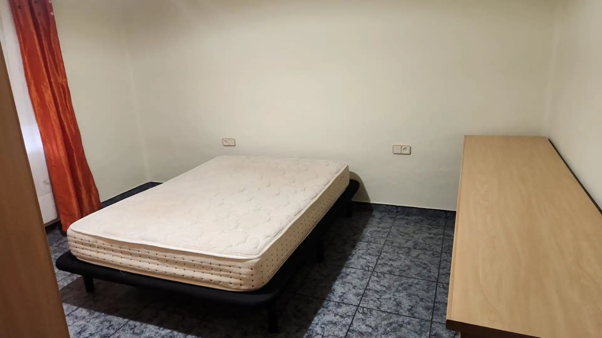 Habitación de Piso de alquiler en Salt con Aire acondicionado, Calefacción y Trastero