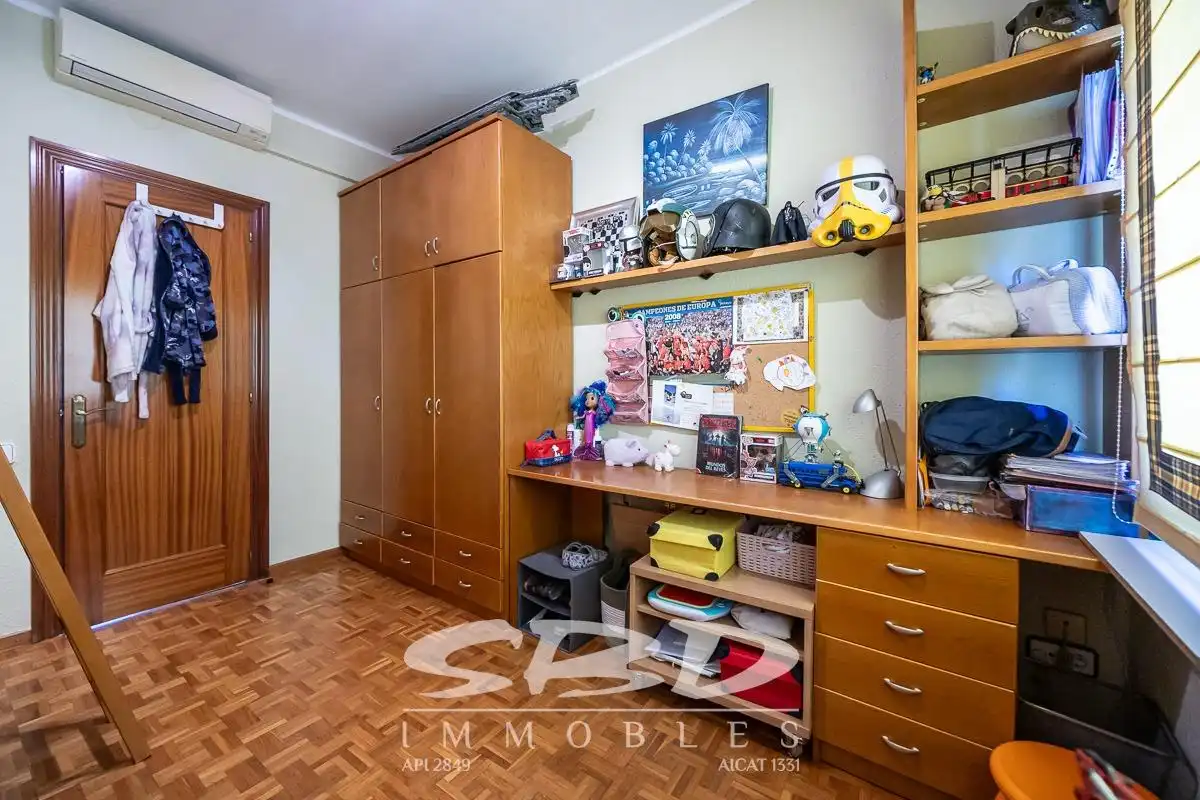 Dormitori de Casa o xalet en venda en Barberà del Vallès amb Aire condicionat, Calefacció i Terrassa