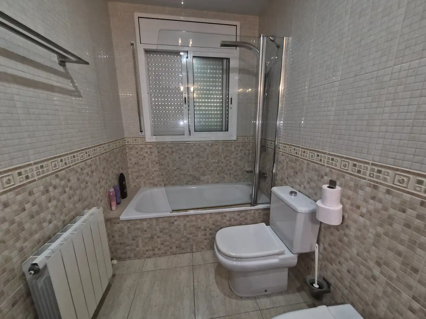 Bathroom of Houses for sale in Roda de Berà  with Private garden, Terrace and Oven