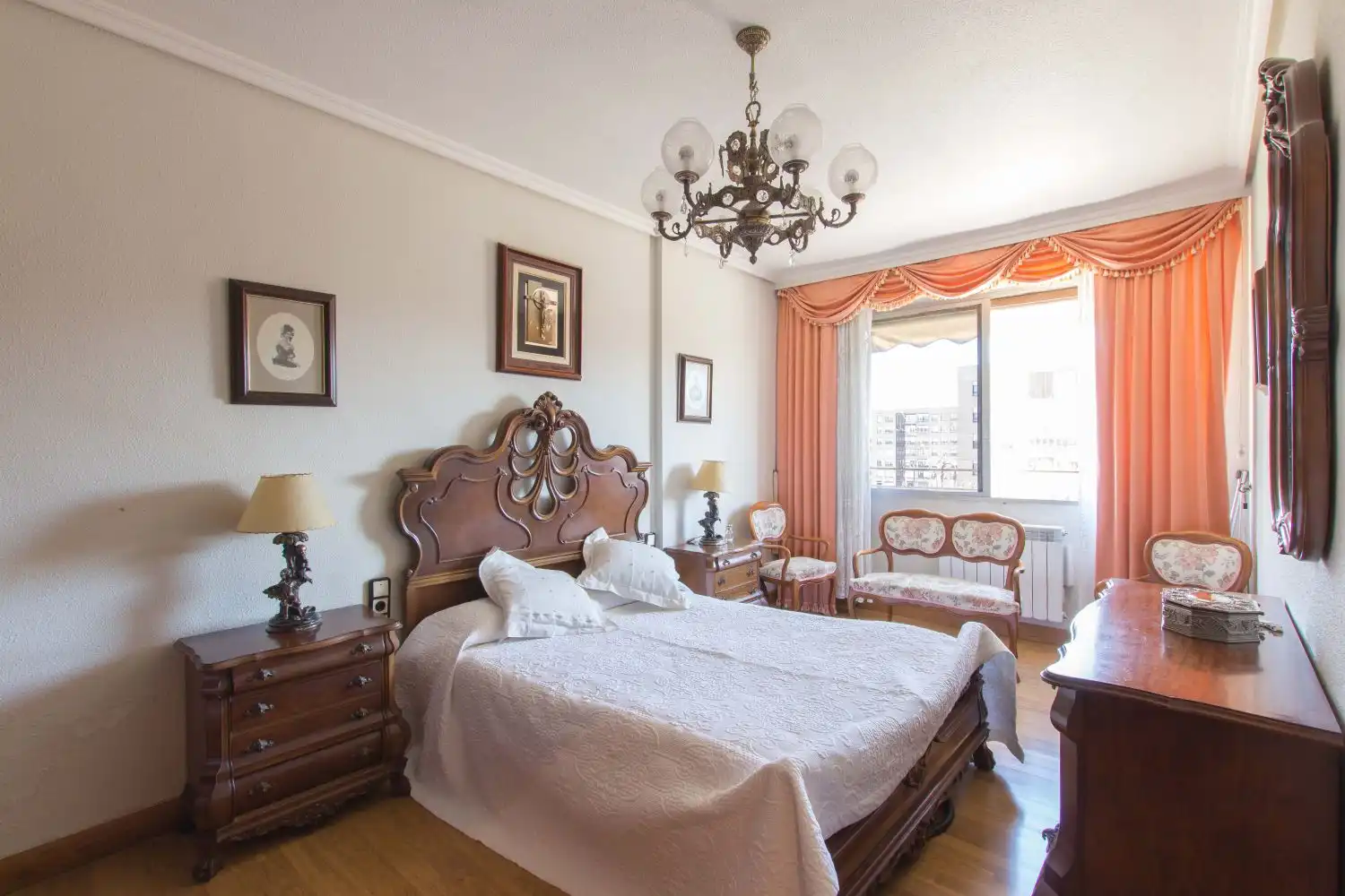 Habitación de Piso en venta en  Pamplona / Iruña con Calefacción, Trastero y Amueblado