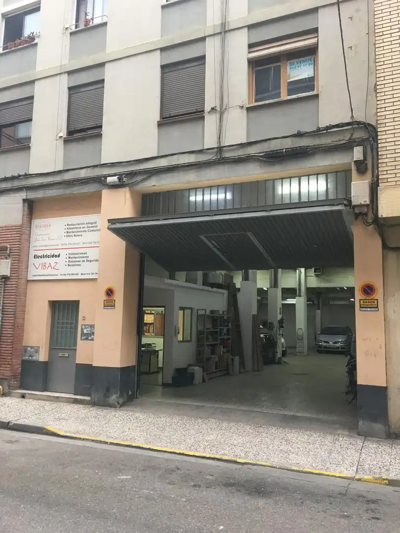 Außenansicht von Geschaftsraum zur Miete in Zaragoza mit Klimaanlage